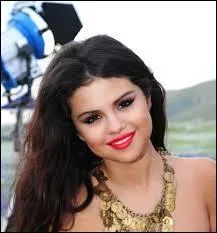 Comment s'appelle son premier album solo, qu'elle a sorti en 2013 ?