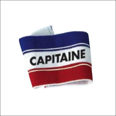 Qui est le capitaine du club de football de la Royal Academy ?