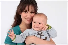 Adrian est le demi-frère de...