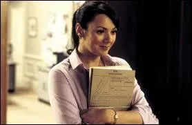 Nathalie, on aime son naturel dcontract ! Elle finit par tomber dans les bras du Premier Ministre ( Hugh Grant ), quel est son principal dfaut ?