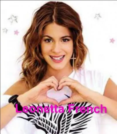 Martina Stoessel sort avec :