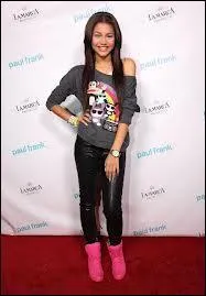 Avec qui a-t-elle dans ?