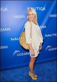 Emily a commenc sa carrire de musique dans la pop en 2007, en chantant une chanson reprise par Billy Ray Cyrus intitule  You've Got a Friend . Elle chante galement le gnrique de SOS Daddy. Elle a aussi interprt des chansons qui ont connues un grand succs comme  I Don't Think About It ,  If I Didn't Have You  avec laquelle elle fit un duo avec ... ... ... ... ... , ou plus rcemment  Once 