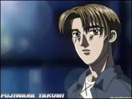 'Initial D' : ce personnage masculin est Fujiwara Takumi.