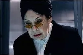 Figurez-vous que cette gentille dame ge est un monstre absolu ! Dans quel film franais excellent joue t-elle le rle de la commanditaire des meurtres ?