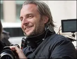 Comment s'appelle le r�alisateur du deuxi�me Hunger Games ?