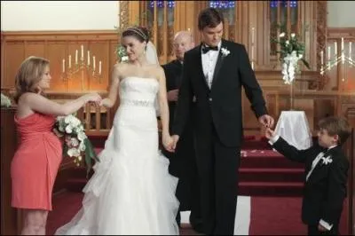 Dans quelle saison Brooke et Julian se marient-ils ?