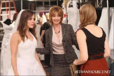 Comment s'appelle la belle-mre de Brooke ?