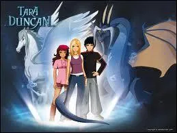 Comment s'appelle le bras droit de leur ennemie ?