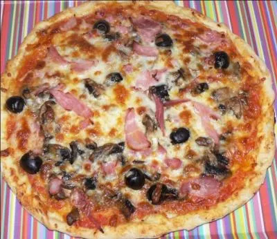 On nous apporte une pizza Reine, dans laquelle de ces trois pizzas trouve-t-on des anchois ?