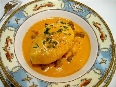 Ce plat sera accompagn de quenelles sauce Nantua,  base de quoi est faite cette sauce ?