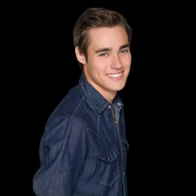 De qui Lon tombe-t-il amoureux ?