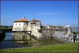 Je vous emmne en Poitou-Charentes. Nous y visiterons la ville de Saint-Nazaire-sur-Charente et notamment le Fort Lupin, construit par Vauban. Pour ce faire, nous devons nous rendre dans le dpartement ...