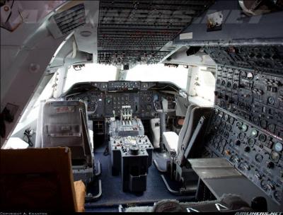 Sur l'A380, dans le cockpit, combien y a-t-il d'crans ?