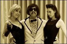 Voici un autre personnage phare interprt par Andy Kaufman. Il s'agissait d'un artiste de music-hall outrancier et expert dans l'excs. Afin de brouiller les pistes sur l'incarnation de ce personnage, il arrivait qu'un proche d'Andy l'interprte occasionnellement. Quel tait le nom de ce fameux ignoble personnage ?