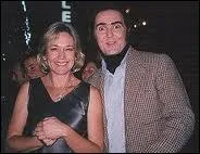 Andy Kaufman trouva une femme assez  solide  pour le suivre et le soutenir dans sa carrire peu ordinaire. Comment avait-il rencontr Lynne Marguiles, sa future compagne ?