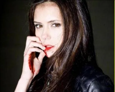 Que se passe-t-il aprs la transformation d'Elena ?