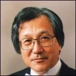 Il a crit Concerto pour marimba, Requiem Santi et Concerto pour violon. Qui est ce compositeur ?