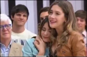 Sur cette photo, pourquoi Angie pleure-t-elle ?