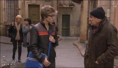 La personne qui a envoy la lettre a des liens de parent avec une famille mais laquelle ?