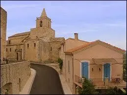 Nous partons en rgion P. A. C. A.  la dcouverte de la commune de Vnasque. Labellise Plus Beaux Villages de France, elle se situe dans le dpartement ...
