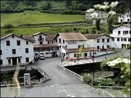 Je vous emmne en Aquitaine,  Estrenuby. Dans quel dpartement se trouve cette commune ?