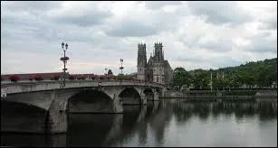 Connue pour son abbaye des Prmontrs, Pont--Mousson est une ville situe...