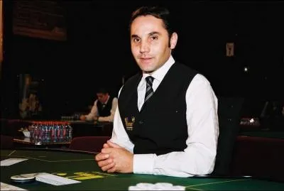 Quelle est d'ailleurs,  propos, l'origine du mot  croupier  ?