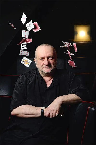 Comment s'appelle ce magicien ?