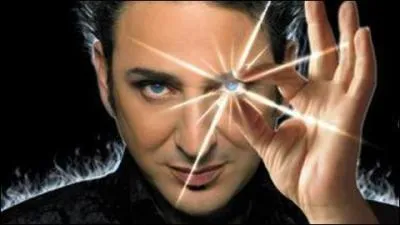 Comment s'appelle ce magicien qui participe  l'mission  Le plus grand cabaret du monde  et qui fait de grandes illusions ?