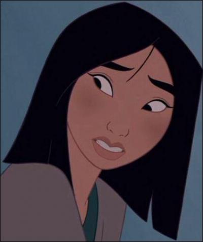 Avec quoi Mulan se coupe-t-elle les cheveux ?