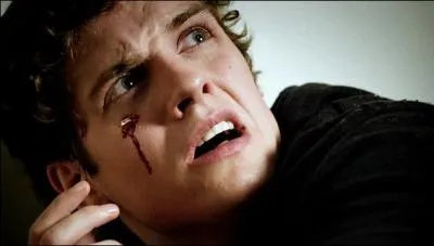 Quel membre de sa famille le battait ?