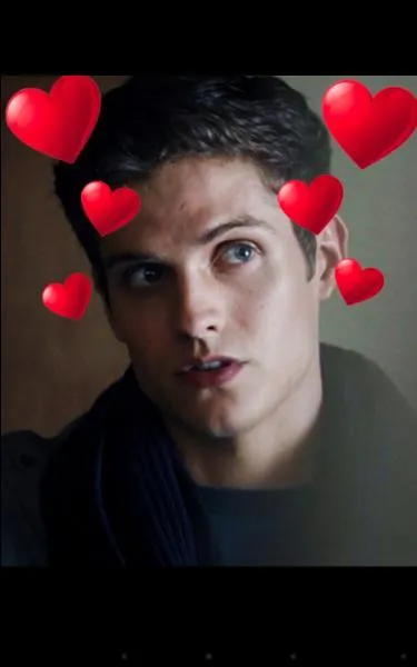 De qui est-il amoureux dans la saison 3 ?