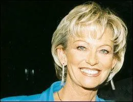 Qui est cette agrable speakerine au trs bon caractre, qui supporta sans faillir les remarques douteuses et machistes de ses partenaires des  Grosses ttes  ?