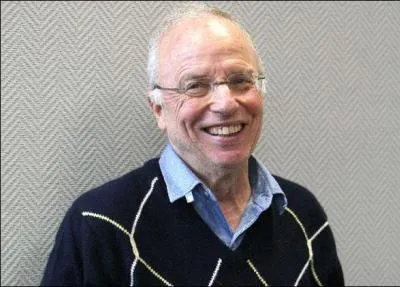 Pour beaucoup de personnes, le foot  la tl, c'est lui. Chambr par  Les guignols de l'info , moqu de ses confrres pour son rire quin et ses positions trs ractionnaires, il n'en demeurait pas moins un garon passionn de ce qu'il faisait et au franc-parler parfois drle. Qui est ce journaliste sportif ?