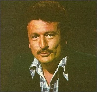 Quel est cet excellent commentateur sportif d'origine corse, sobre et concis, qui a crit une excellente biographie du boxeur  Carlos Monzon  ?