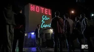 Durant l'pisode 6 de la saison 3, au  Motel California  qu'arrive-t-il aux loups ?
