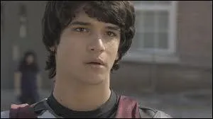 De qui Scott est amoureux et quel est le problme dans cette relation ?