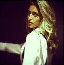 Angie va dcouvrir que Jackie est :