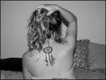 Ce tatouage appartient-il  Ashley Benson ?