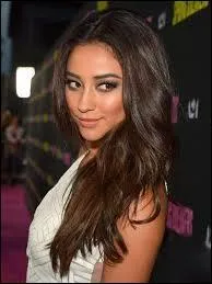 Qui joue Emily dans la srie ?