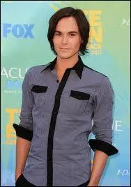 Qui joue Caleb dans la srie ?