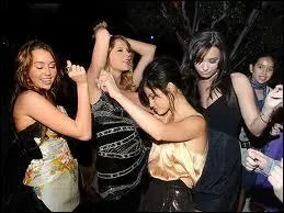 Qui est la plus proche de Miley ?