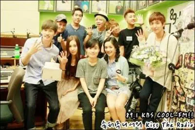 Quel membre du groupe ne veut plus retourner dans les locaux de SuKiRa car le rgisseur lui a dit qu'il tait laid ?