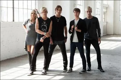 Quel est le premier EP des R5 ?