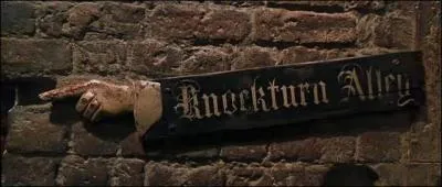 Est-ce que ce qui est crit en anglais veut dire  Alle des Embrumes  en franais ?