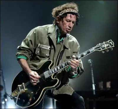 De quel groupe est ce guitariste ?