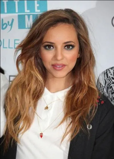 Comment se nomme cette jolie brune ?