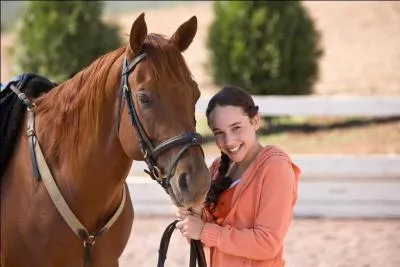 De quelle couleur est le cheval de Lisa (Pranceur) ?