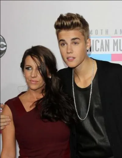 Comment s'appelle sa mre ?